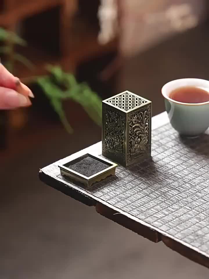 1 Suporte de Incenso Chinesa Elegante e Vazado - Caixa de Metal para Uso Interior - Ideal para Natal, Halloween, Páscoa, Hanukkah - Decoração Perfeita para Casa e Cerimónia do Chá