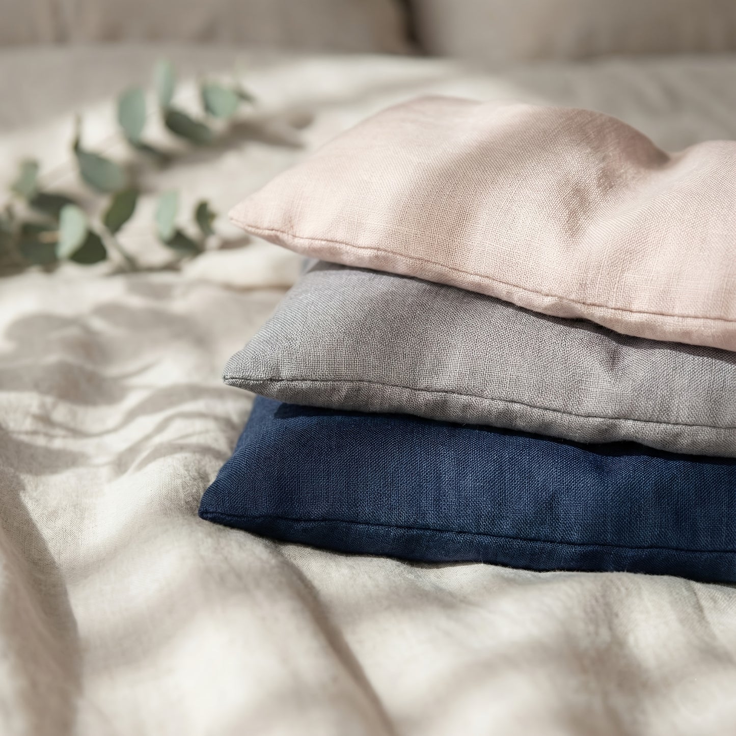 Almofada de Olhos Ponderada em Linho | Capa de Dupla Face, Bolsa Interior em Fibra Vegetal, Contas de Argila e Lavanda Francesa 5A, Enchimento de 260g, Tecido de 20g, Compressão Quente ou Fria, Segura para Micro-ondas e Congelador, Reutilizável para Dormir, Olhos Secos, Migrê, Yoga