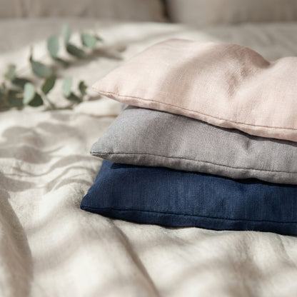 Almofada de Olhos Ponderada em Linho | Capa de Dupla Face, Bolsa Interior em Fibra Vegetal, Contas de Argila e Lavanda Francesa 5A, Enchimento de 260g, Tecido de 20g, Compressão Quente ou Fria, Segura para Micro-ondas e Congelador, Reutilizável para Dormir, Olhos Secos, Migrê, Yoga